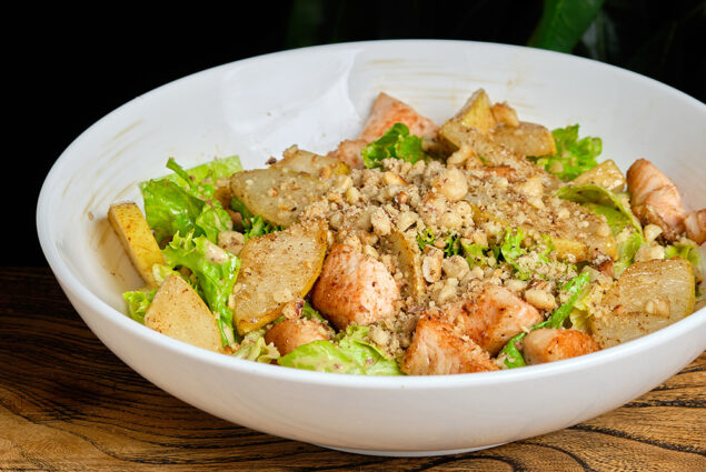 Салат с индейкой и грушей