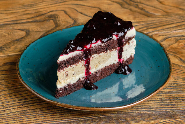 Торт халва – черная смородина